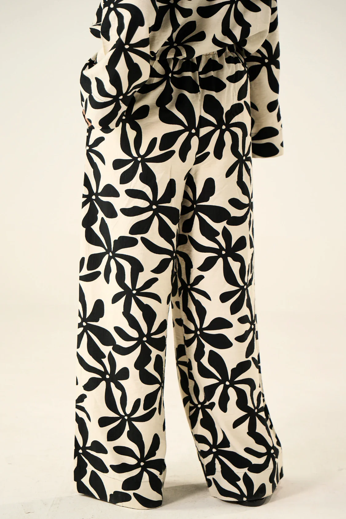 Flora Co-Ord Set - Black & Cream - Image 7
