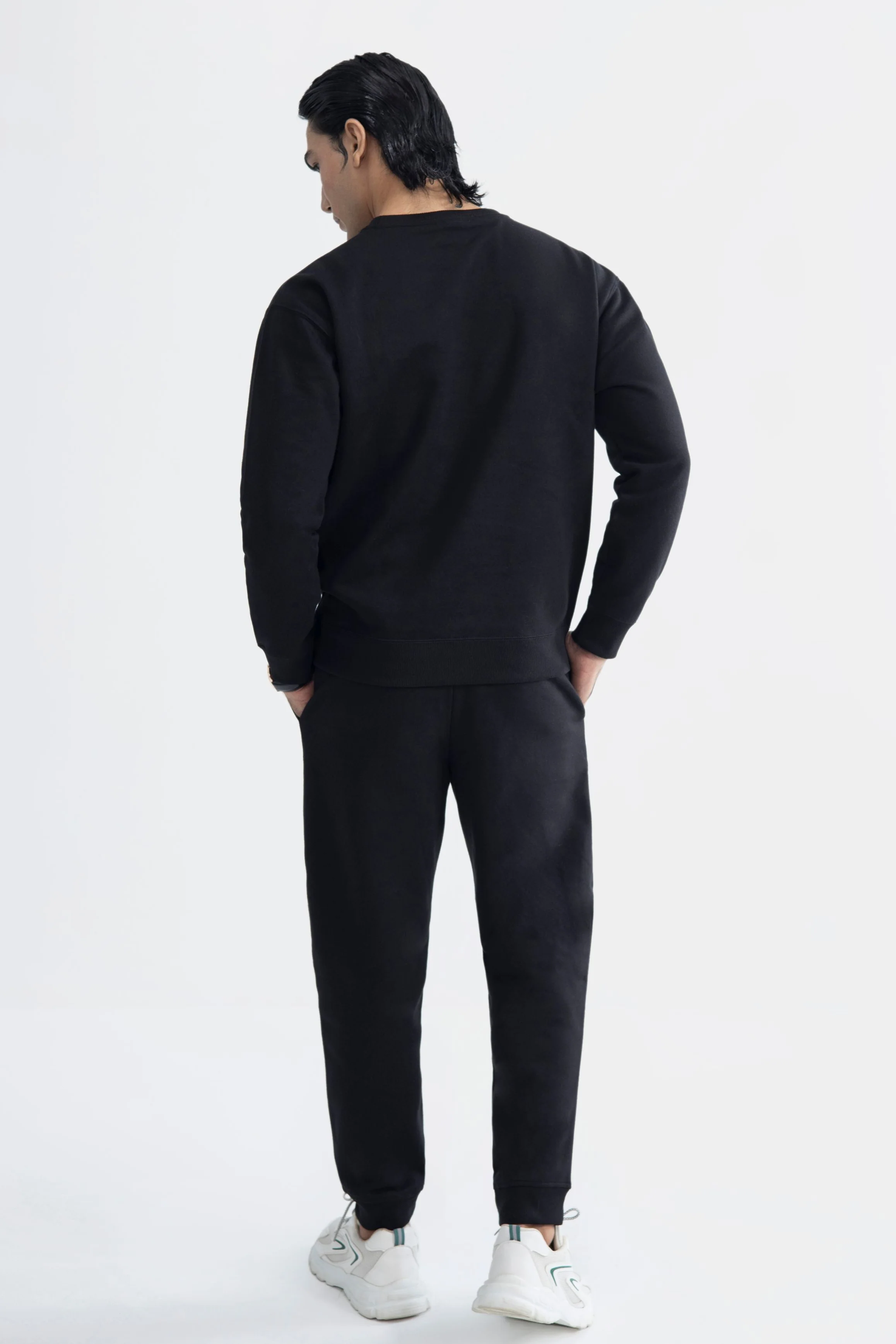 Drop Shoulder Embroidered Sweatshirt – Black - Image 7